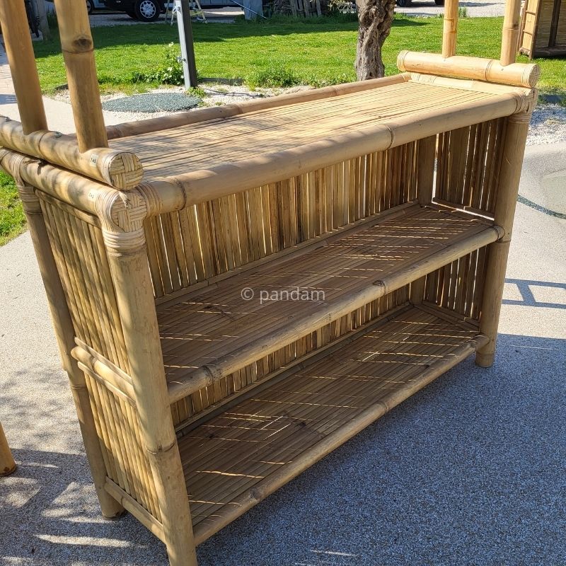 Intérieur du meuble du bar en bambou