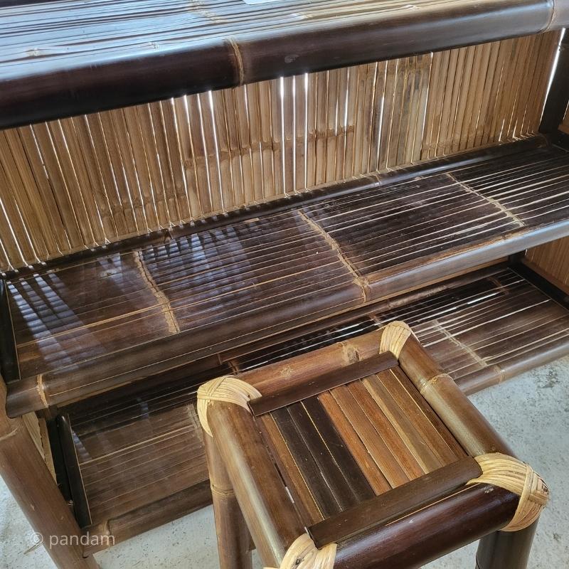 intérieur bar en bambou noir