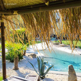 Intérieur du bar en bambou noir